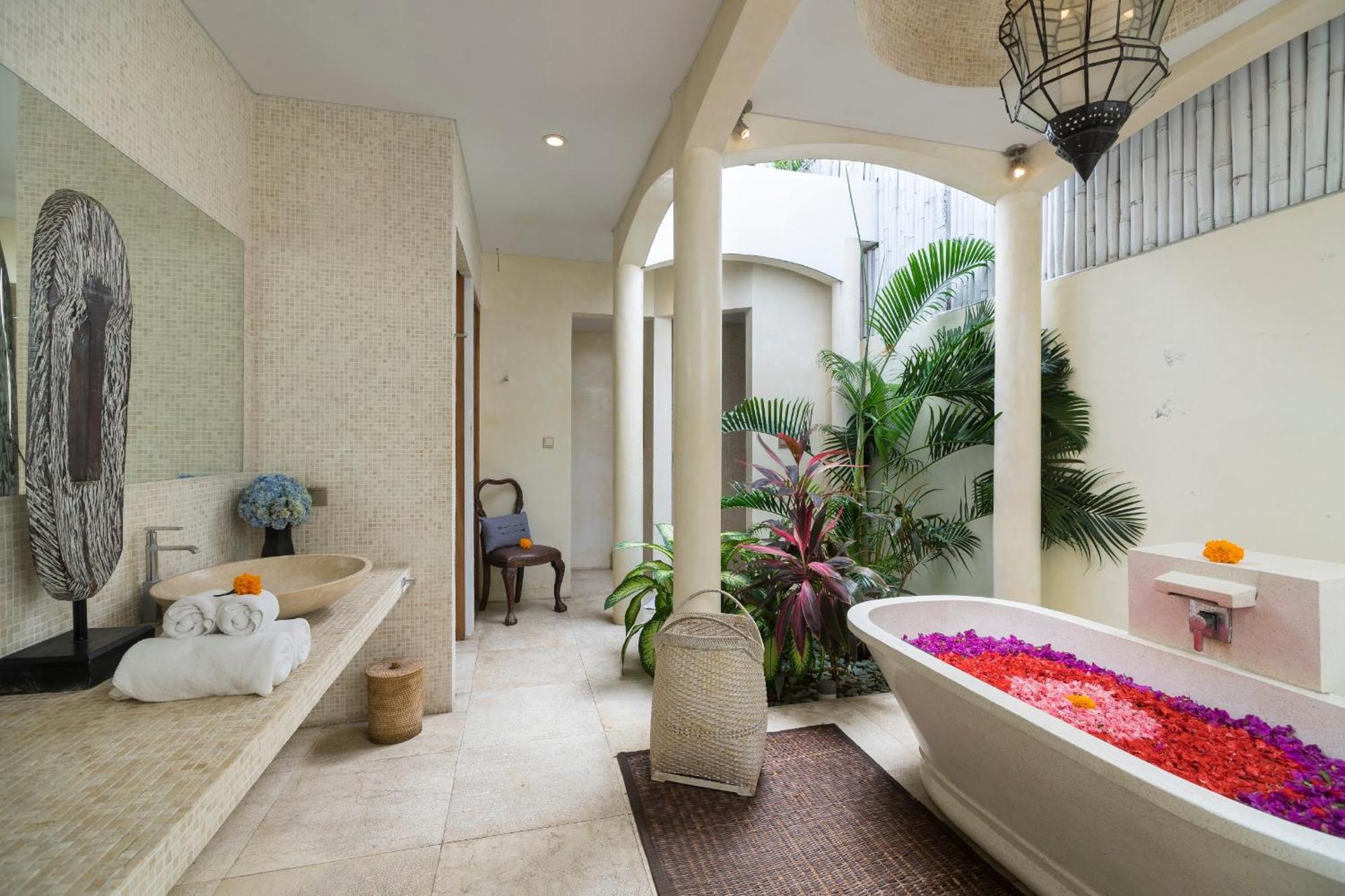 Elegant Villa Casabianca - Tropical Pool & Garden, Near Potato Head Beach Club! Семиньяк Экстерьер фото